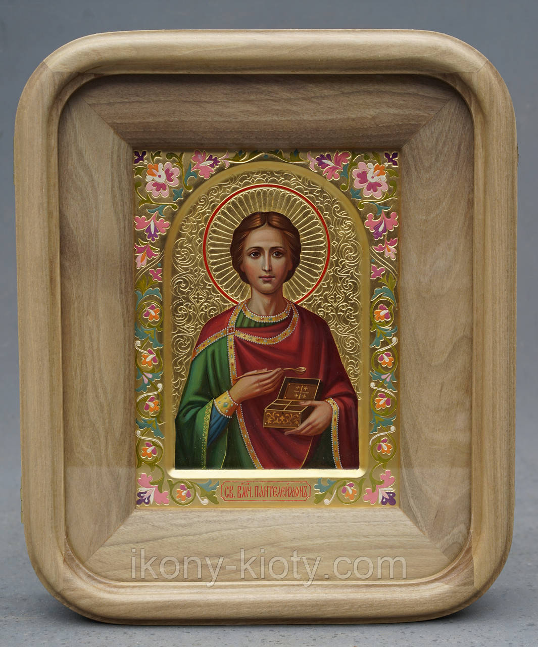 Кіот з горіха