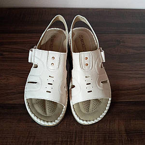 Босоніжки великих розмірів на широку ногу жіночі Shamilu з липучками бежеві