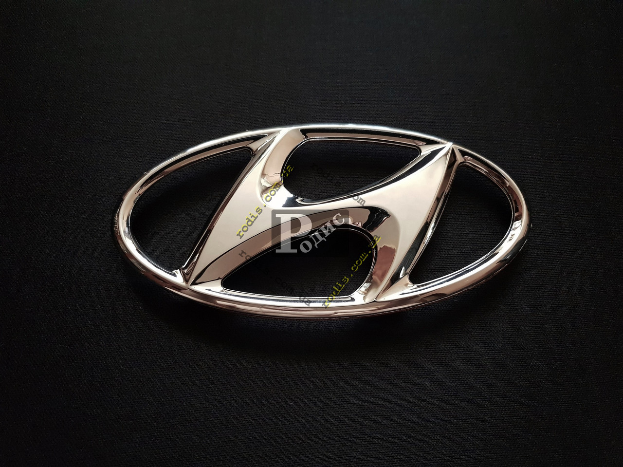 Емблема Hyundai на скотчі та штифтах (пластик) Sonata 2009-2014 (L-170 мм; h-85 мм) — Значок із логотипом Хюндай, фото 1