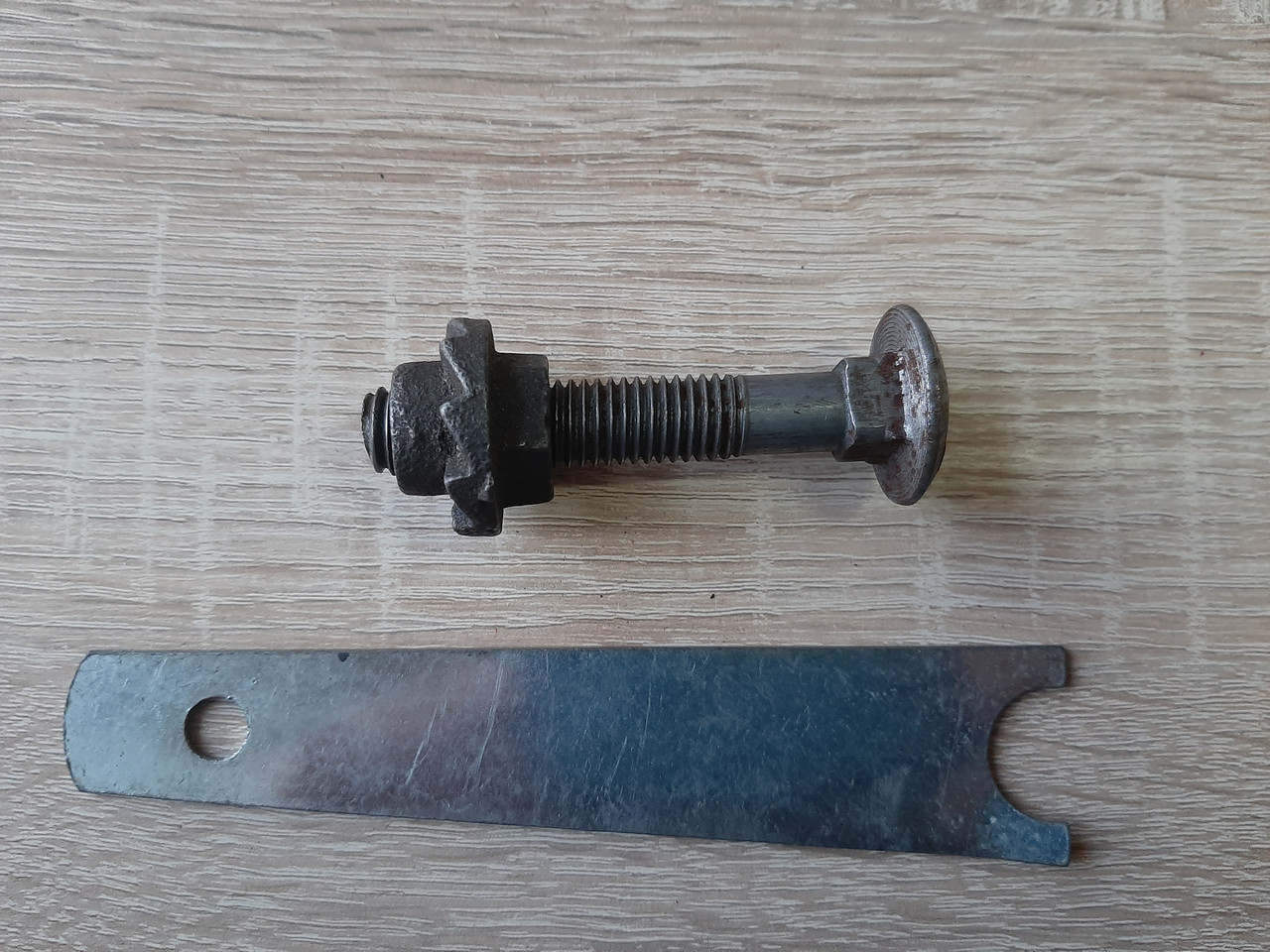 Болт з гайкою для кріплення шатуна сегментна косарка 9G-1.4/1.8 сінокосарка ДТЗ/Заря