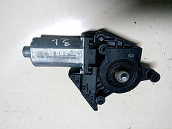 Мотор склопідіймача дверцят задній 0130821993 Bosch