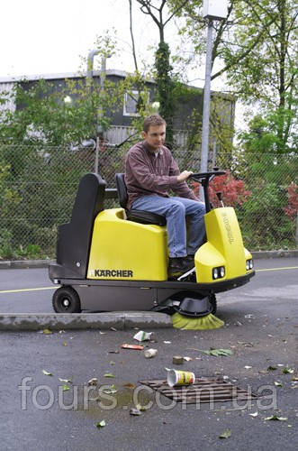 Подметальная машины с сидением водителя Karcher KMR 1250 B 2SB - фото 3 - id-p14055544