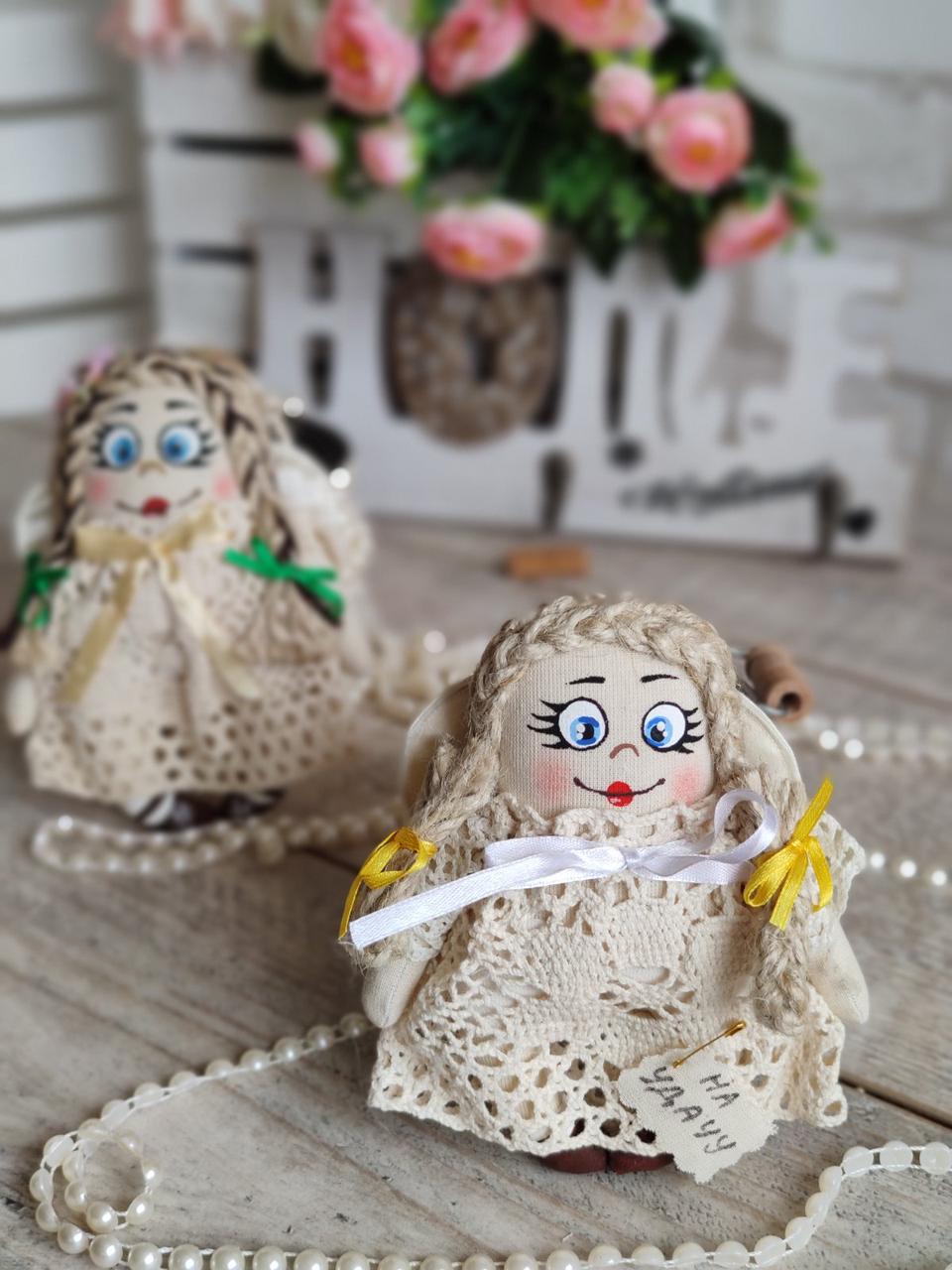 Ошатний ангел "Милашка манюня", оздоблена мереживом, вис. 14 см