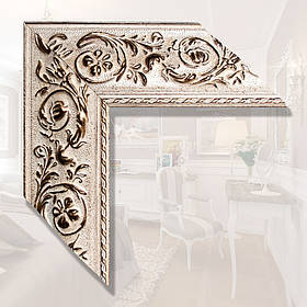 Дзеркало в дерев'яній багеті