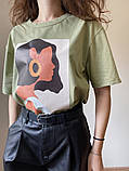 Футболка жіноча літнє бавовняна з принтом дівчата (зелена), фото 2
