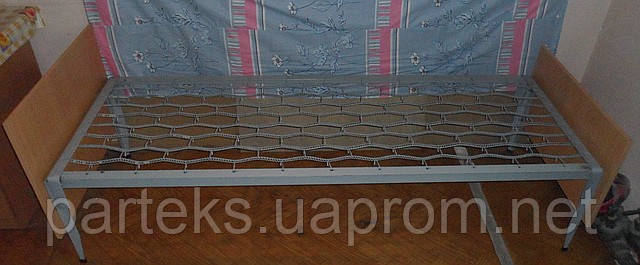 Кровать двухярусная железная с деревяными спинками, армейская: продажа ...