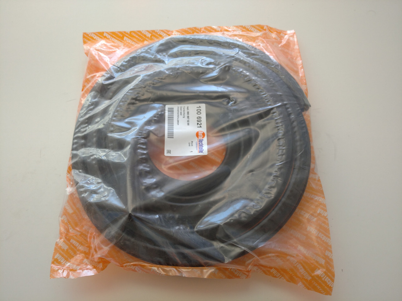 Ущільнювач передніх дверей на MB Sprinter 901-904, VW LT 28-46 1996-2006 — Autotechteile — ATT6921