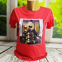 Футболка жіноча червона з принтом