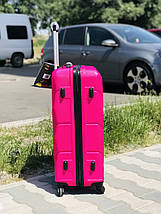 Середній пластиковий чемодан малиновий Wings, фото 2