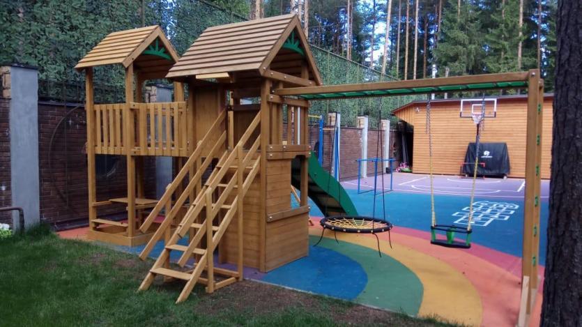 Дитячий ігровий майданчик з дерева