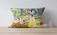 Дитяча подушка з фото "Білосніжка і Сім Гномів в Лісі"