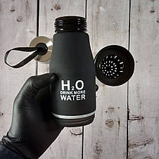 Матова пляшка для води та напоїв H2O Water Bottle з соковижималкою 650 мл Чорна (Живі фото), фото 3