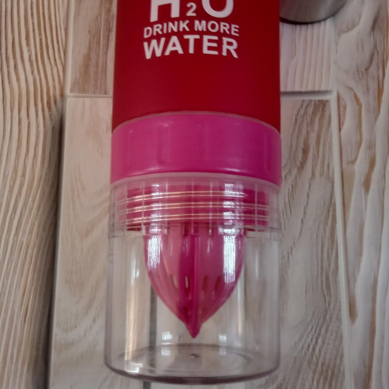 Спортивная бутылка для воды и напитков H2O с цитрусовой соковыжималкой 650 мл Розовая (реальные фото) - фото 5 - id-p1210505418