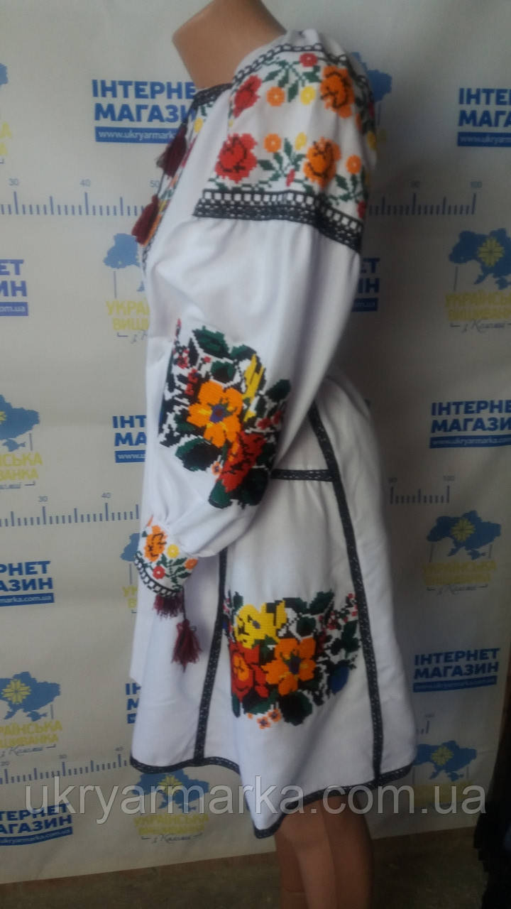 Сукня-трапеція з багатою квітковою вишивкою "Горденія"
