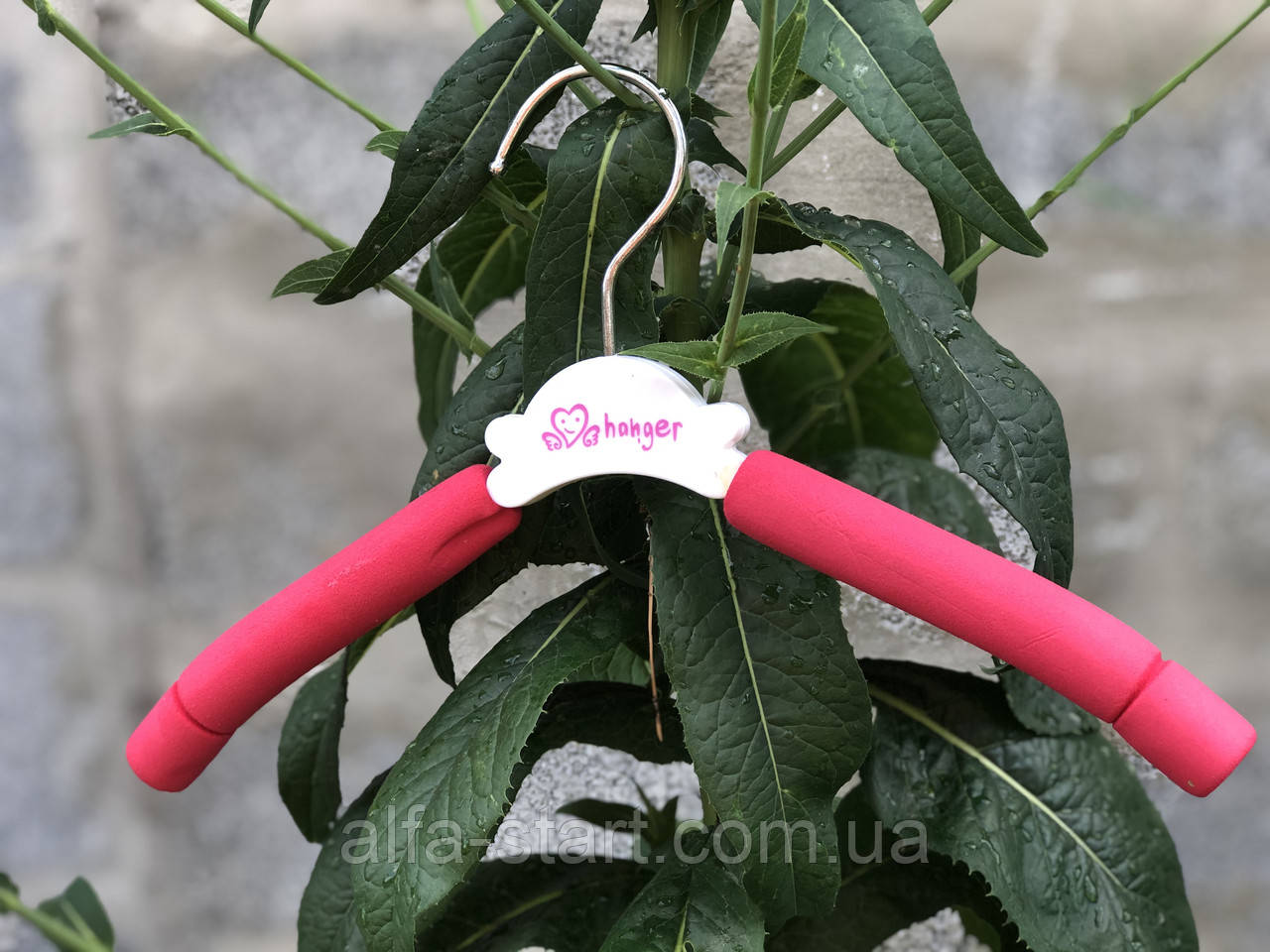 Дитячі малинові плічка вішалка 30 см із поролоном і поворотним гачком, фото 1