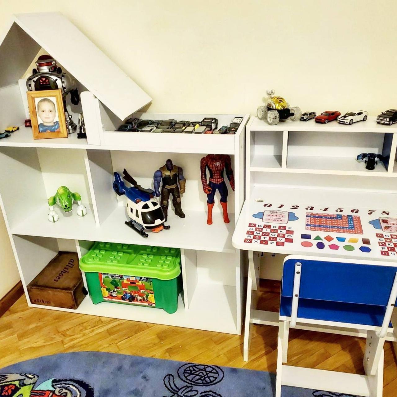 Комплект дитячих меблів — парта з шафою, будиночком для гри, Україна.