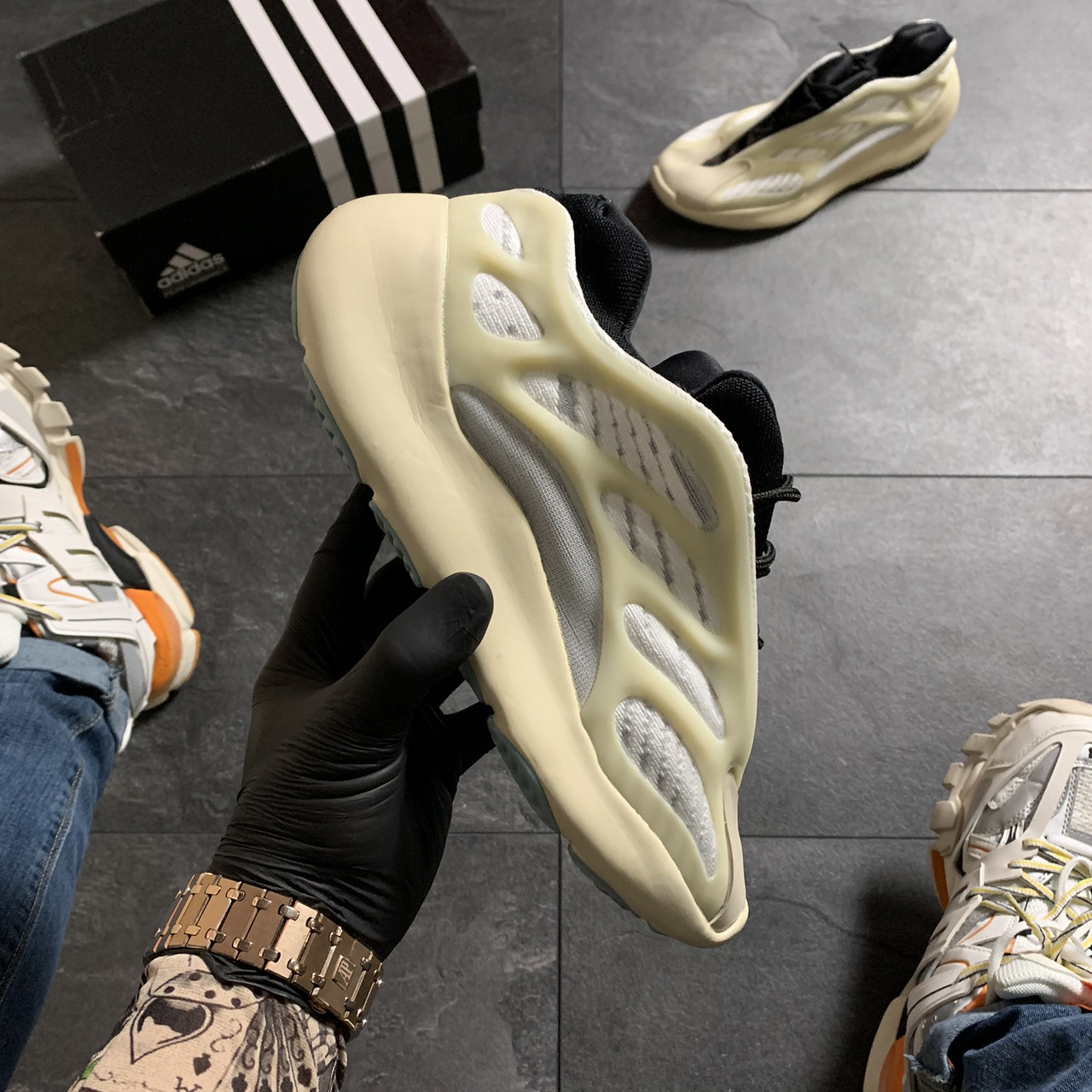 Кросівки Adidas Yeezy Boost 700 V3 Beige Black, кросівки адідас ізі 700, кросівки Adidas Yeezy Boost 700 V3, фото 1