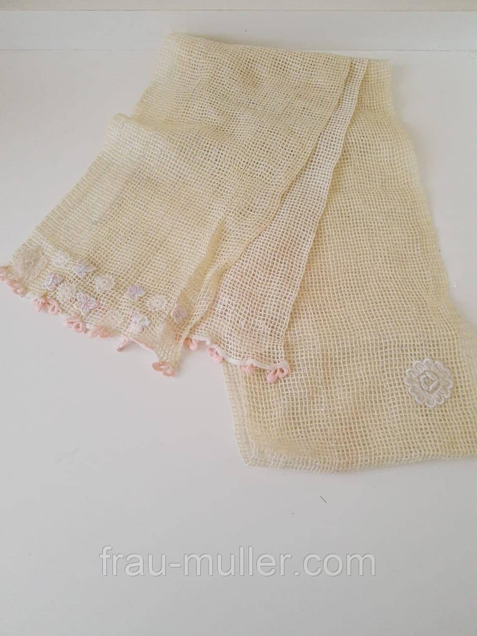 Шарф жіночий світлий з ниток з люрексом з аплікаціями з квітів та листя Kapriss, фото 1