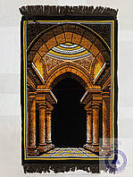 Молитвенный коврик (намазлык), темно-коричневого цвета с рисунок оттенка охры-золота.