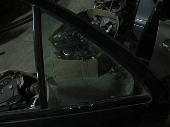 Заднє ліве глухе дверне скло mercedes-benz w210 e-class