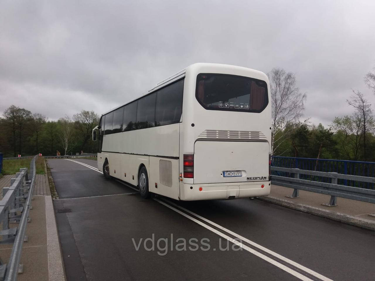 NEOPLAN 316 заднє скло триплекс, фото 1
