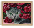 Алмазна вишивка, зеленувато-очікувальний котик у квітах 30х40 см, квадратні стрази, повна викладка, фото 2
