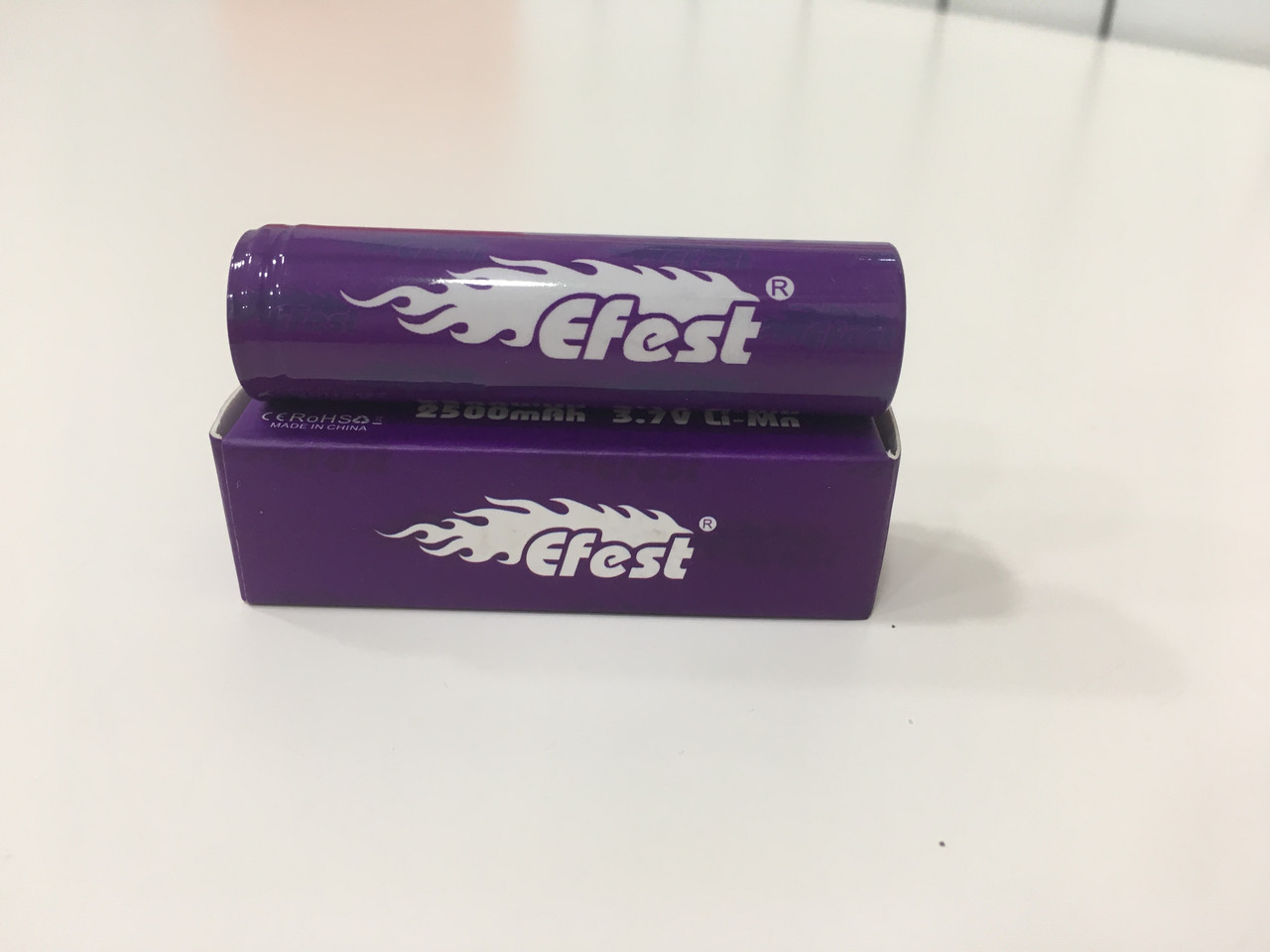 Акумуляторна батерея Efest 3.7V 18650 2500 mah - перезарядна батарейка - фото 1 - id-p1014416053