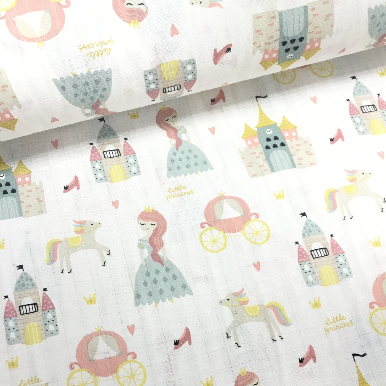 Тканина муслін Двошарова принцеса з замками, каретами жовто-кораловими на білому (шир. 1,6 м) (MS-T-0244), фото 1