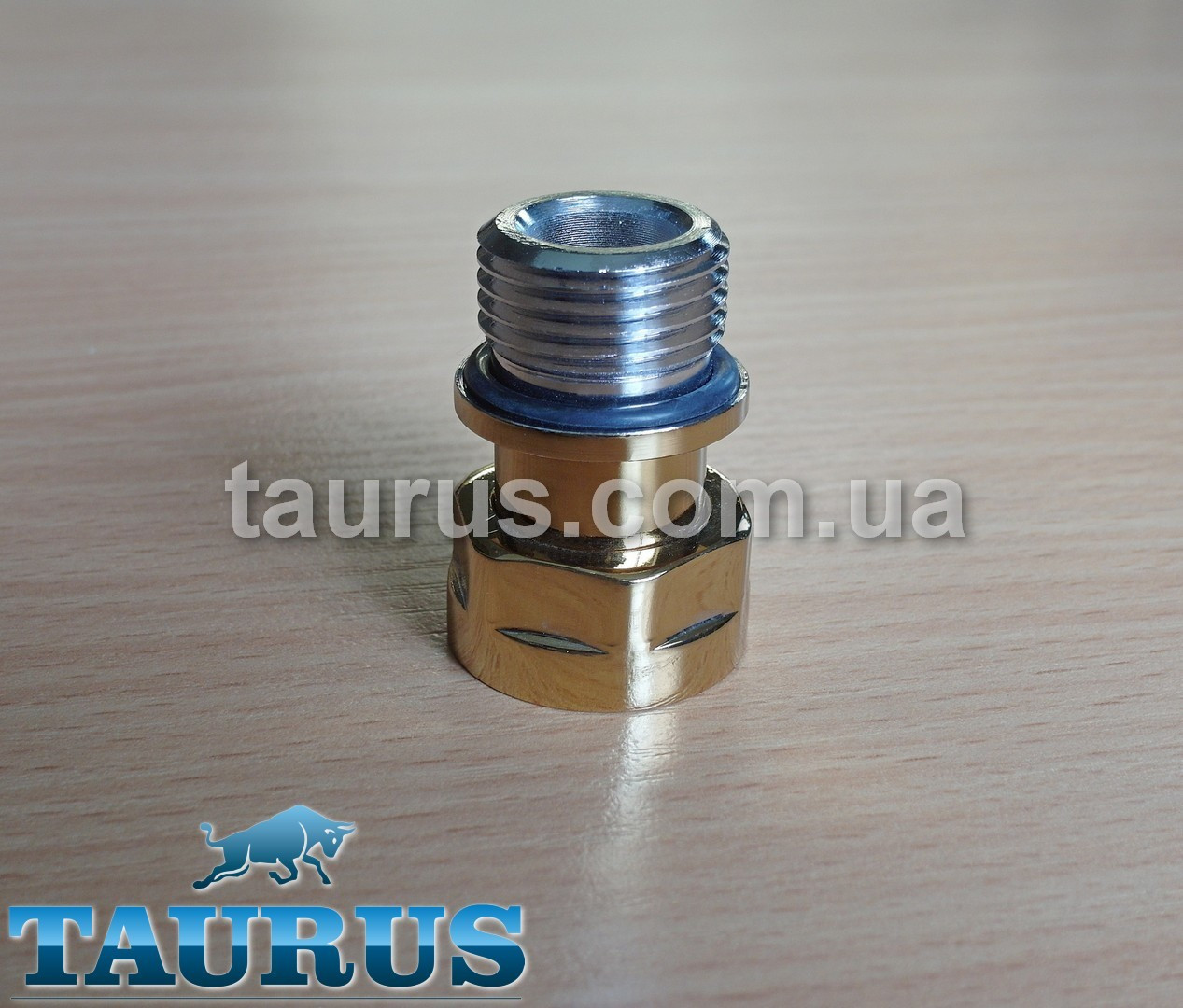 Золотой адаптер-переходник из резьбы M22x1.5 внутренняя на 1/2" наружная (штуцер) для проходных кранов