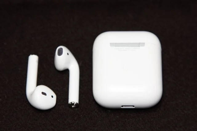Купить ОПТ Наушники гарнитура Apple беспроводные белые AirPods 2 с ...