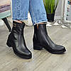 Черевики жіночі чорні шкіряні на невисокому каблуці, декоровані фурнітурою, фото 2