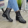 Черевики жіночі чорні шкіряні на невисокому каблуці, декоровані фурнітурою, фото 4