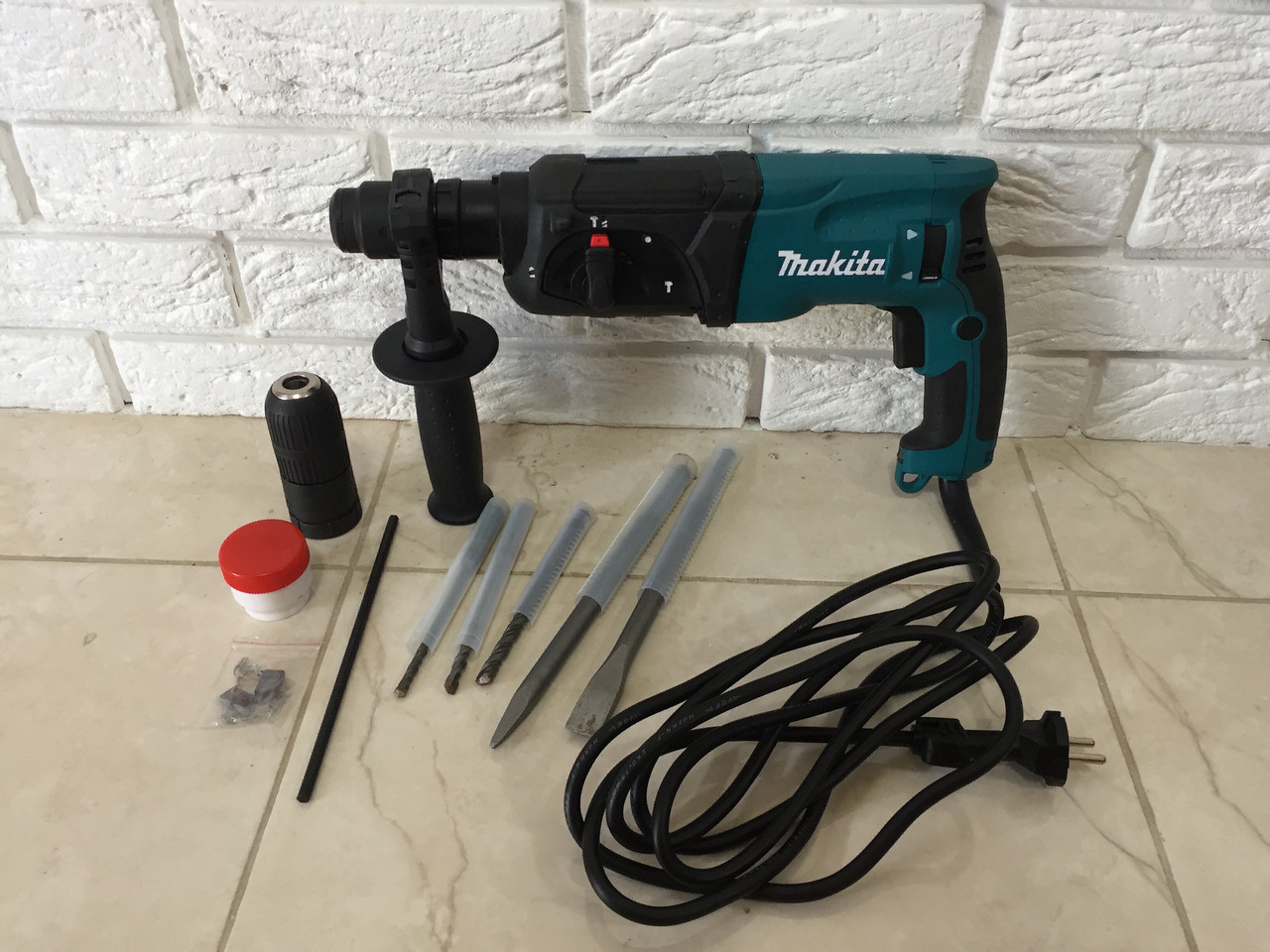 Перфоратор Makita HR2470Т + дод. патрон SDS-Plus : 780Вт