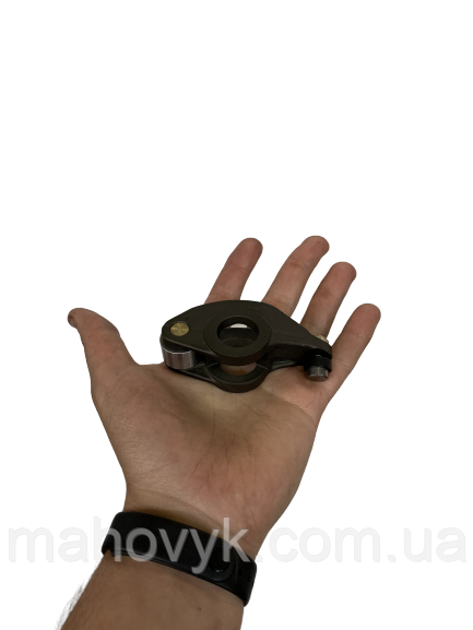 Коромысло впускного клапана 5271540/5267686/5267689