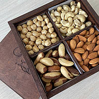 Подарочная коробочка асорти с орешками, 600+ грамм