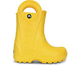 Сапоги резиновые детские дождевики Кроксы с ручками / Crocs Kids Handle It Rain Boot (12803), Желтые, фото 4
