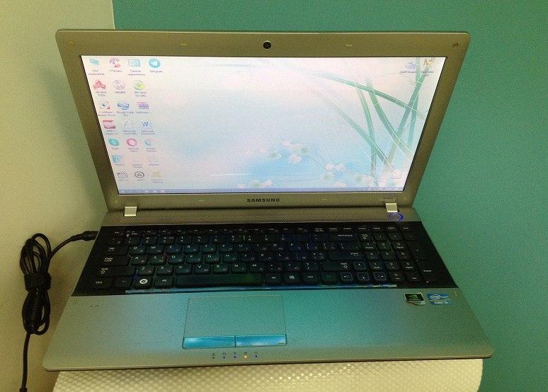 Швидкий ноутбук БО Samsung RV 518 з Intel Core i3 і окремої відеокартою NVIDIA Ge Force GT 520M