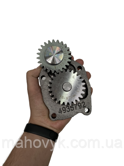 Насос масляный 4935792/3937404/3941742/3926203