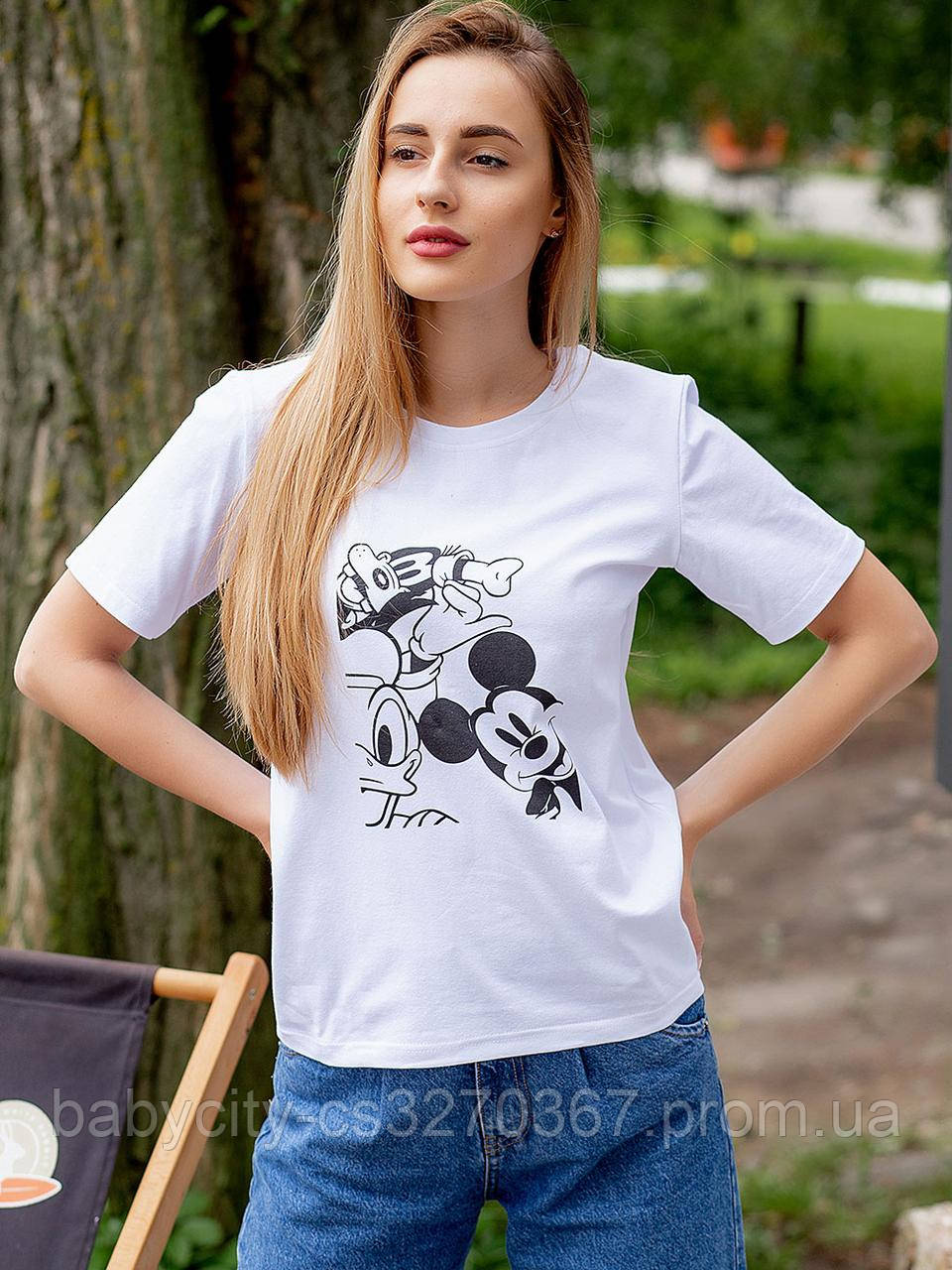 Футболка с Микки Маусом.