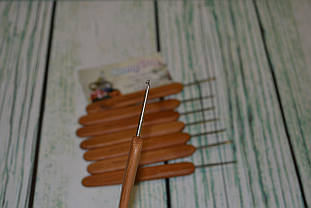 Гачок для в'язання сталевий із дерев'яною ручкою No1,5