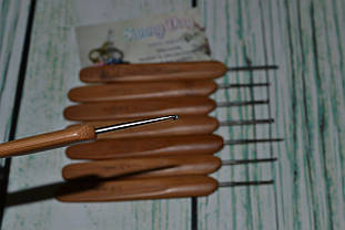 Гачок для в'язання сталевий із дерев'яною ручкою No1,75