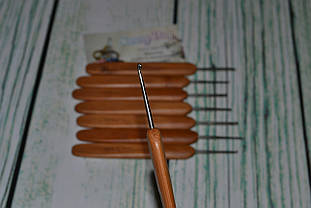 Гачок для в'язання сталевий із дерев'яною ручкою No2,0