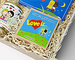 Набір жіночий "Love is" - печиво з передбаченнями, набір шоколаду, консервовані шкарпетки, жуйки, фото 4