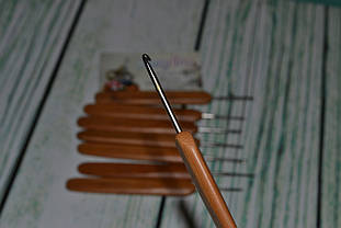 Крючок для вязания стальной с деревянной ручкой №2,75