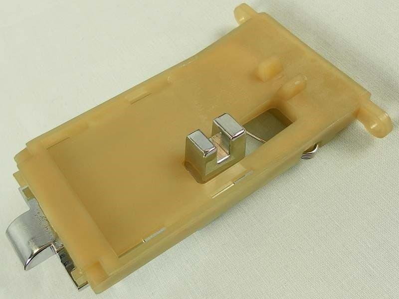Кнопка відкриття механізму для кухонного комбайна Kenwood KW715783