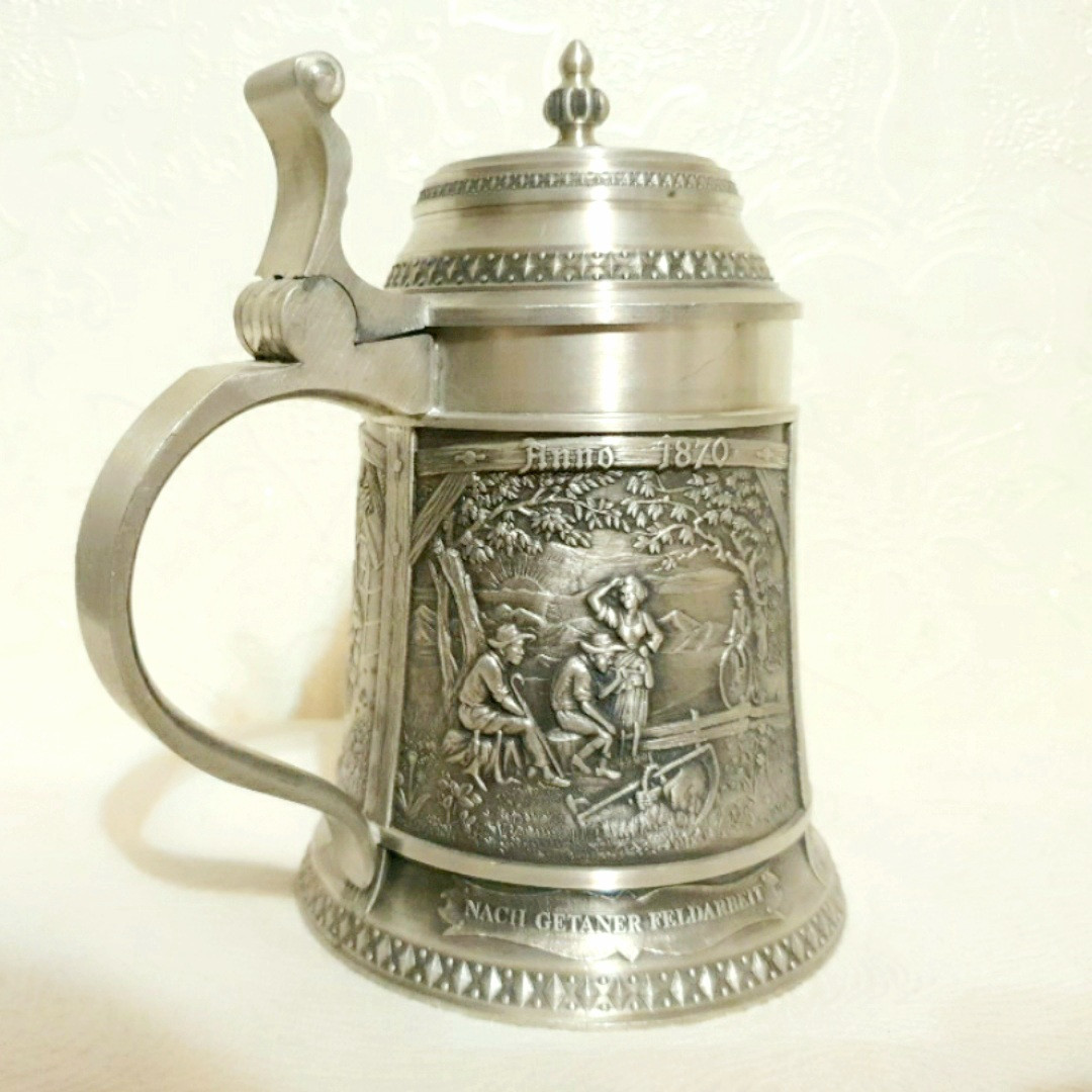 Олов'яний пивний келих Сім'я, Життя