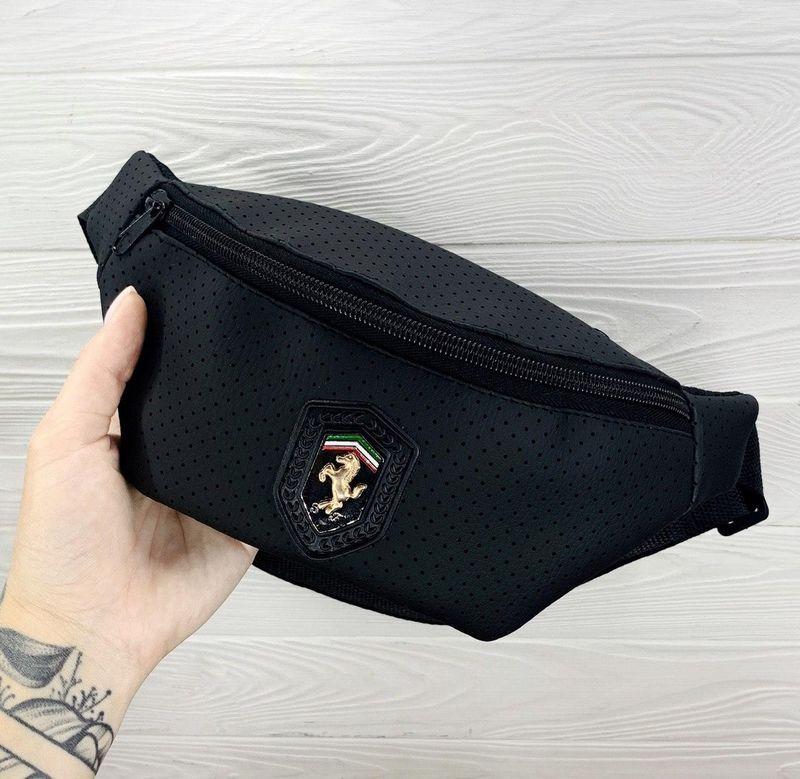 Стильна бананка з перфорованого шкірозамінника. Колір: чорний, фото 1