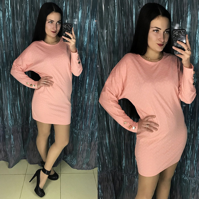 Платье трикотажное светлое с рукавом летучая мышь