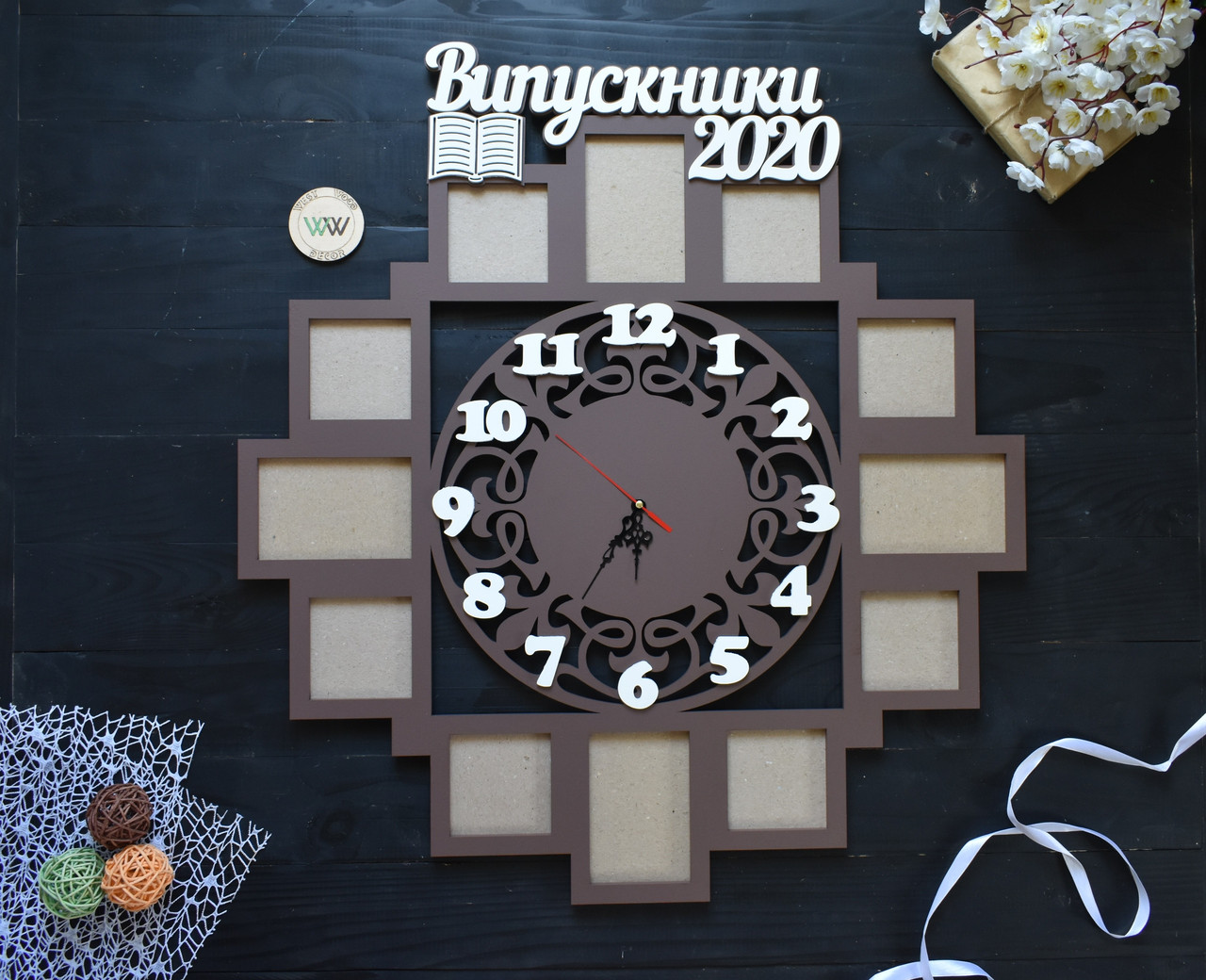 Фоторамка з дерева на 12 фото з годинником "Випускники"