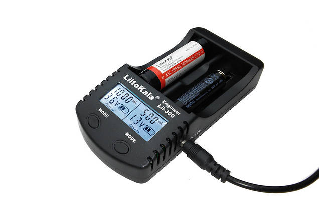 Універсальний зарядний пристрій Liitokala Lii-300, 2 канали, Ni-Mh/Li-ion, 220V/12V, Powerbank, фото 3